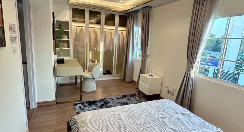 For sale 4 bedrooms townhouse in Bang Lamung, Chonburi