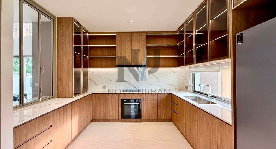 Casa en alquiler de 3 habitaciones en Bang Lamung, Chonburi