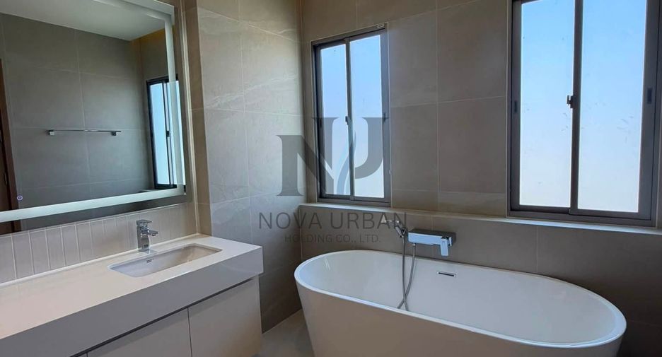 Casa en alquiler de 3 habitaciones en Bang Lamung, Chonburi