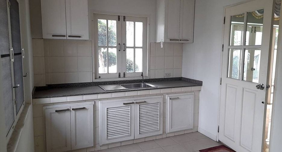 Haus zum Kauf mit 6 Zimmer in Bang Phli, Samut Prakan
