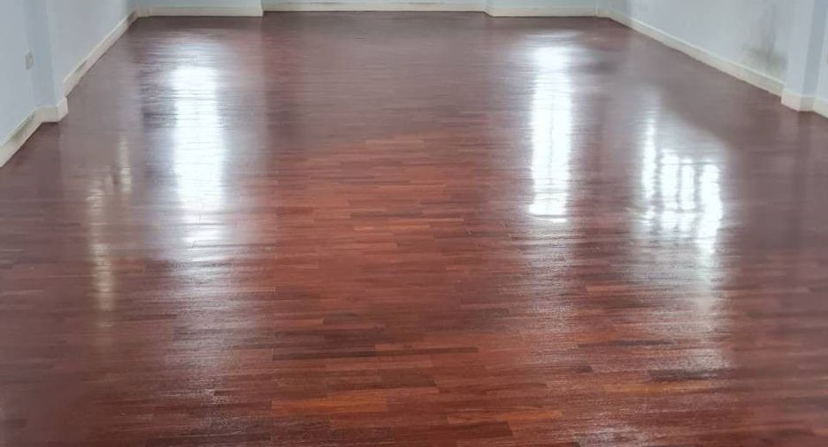 Haus zum Kauf mit 6 Zimmer in Bang Phli, Samut Prakan