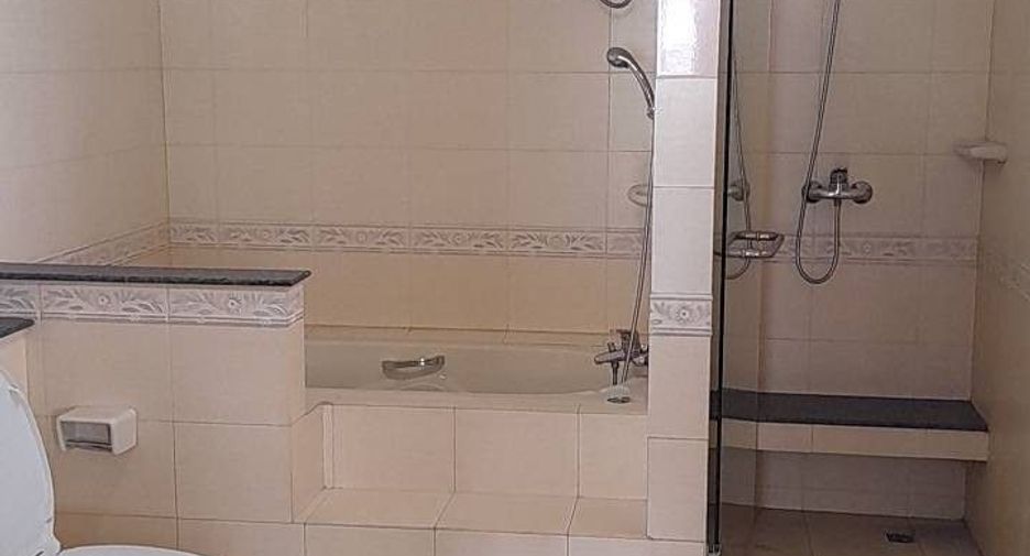 Haus zum Kauf mit 6 Zimmer in Bang Phli, Samut Prakan