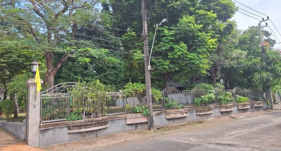 Casa en venta de 7 habitaciones en Mueang Samut Prakan, Samut Prakan