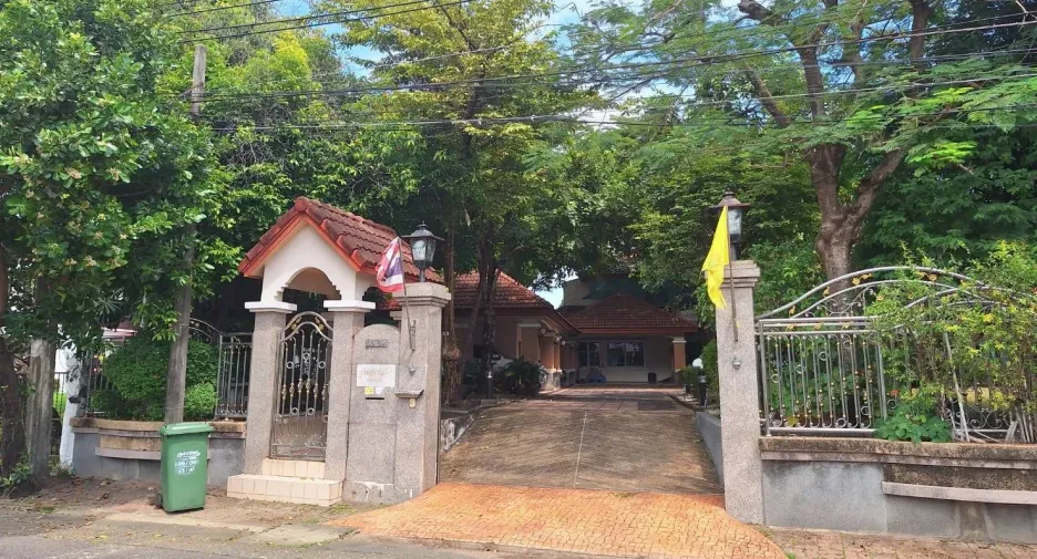 Casa en venta de 7 habitaciones en Mueang Samut Prakan, Samut Prakan