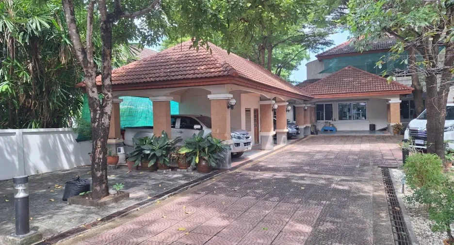 Casa en venta de 7 habitaciones en Mueang Samut Prakan, Samut Prakan