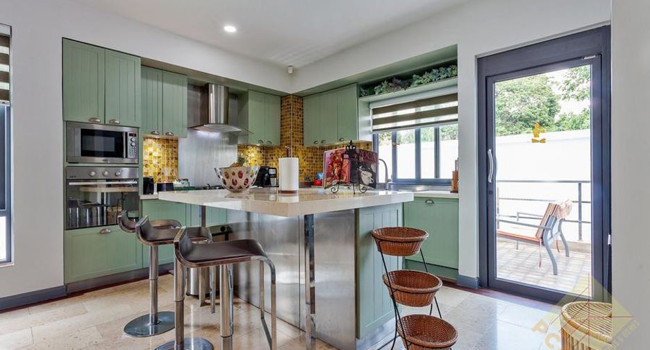 For rent and for sale 5 bedrooms house in Bang Lamung, Chonburi