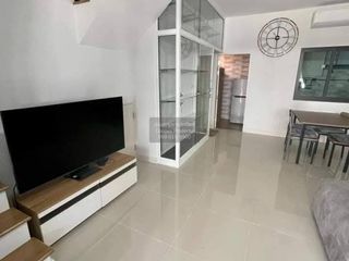 Casa adosada en alquiler de 3 habitaciones en Bang Phli, Samut Prakan
