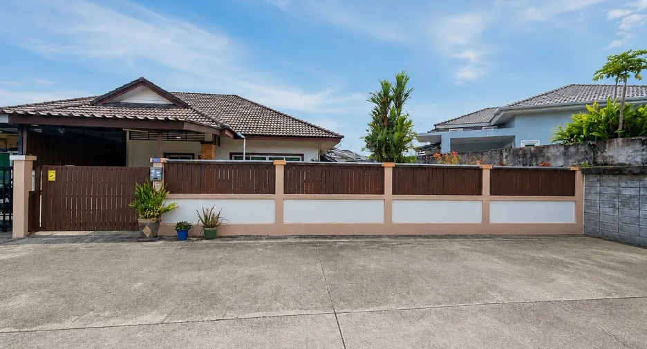 For rent 2 bedrooms townhouse in Mueang Phuket, Phuket