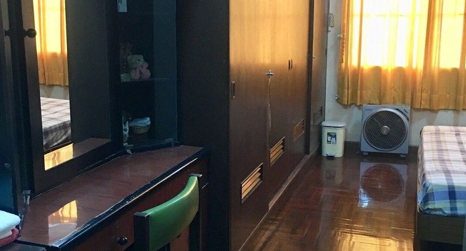 出租 3 卧室 联排别墅 在 Khlong Toei, 曼谷