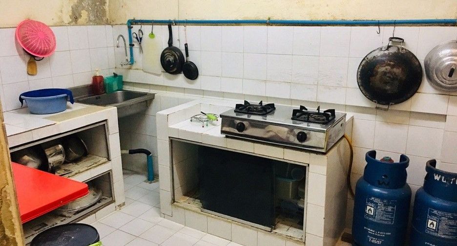 出租 3 卧室 联排别墅 在 Khlong Toei, 曼谷