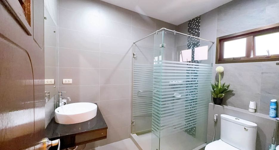 Villa en alquiler de 3 habitaciones en Huay Yai, Pattaya