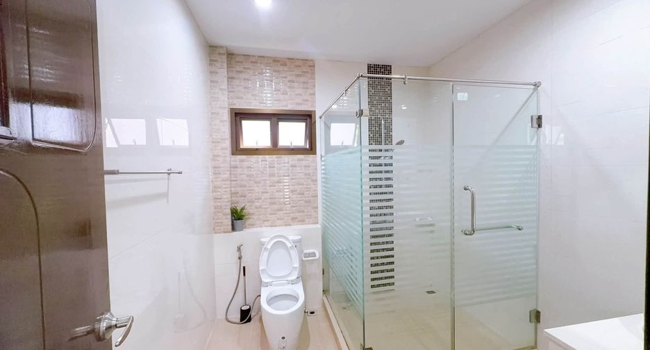 Villa en alquiler de 3 habitaciones en Huay Yai, Pattaya