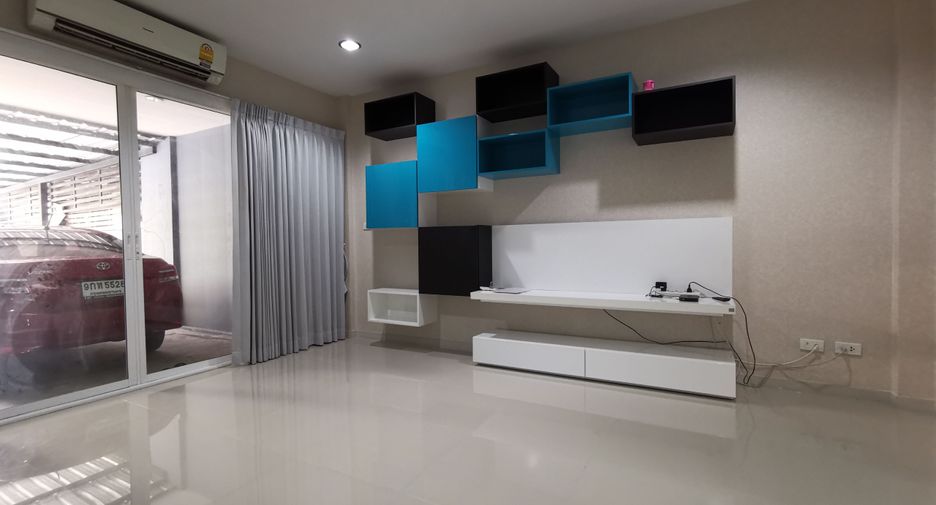 Casa adosada en venta de 3 habitaciones en Bang Khen, Bangkok