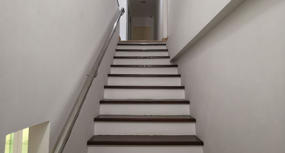 Casa adosada en venta de 3 habitaciones en Bang Khen, Bangkok