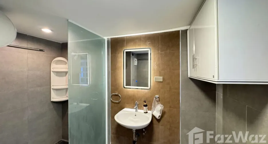 Wohnung zum Kauf mit 3 Zimmer in Huai Khwang, Bangkok
