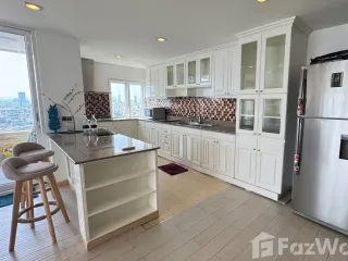 For sale 3 bedrooms condo in Huai Khwang, Bangkok