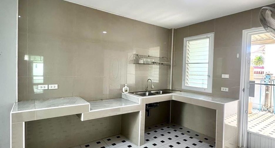 Casa en venta y en alquiler de 4 habitaciones en Mueang Phuket, Phuket