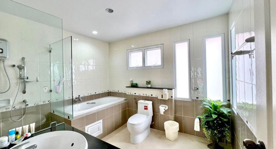 Casa en venta y en alquiler de 4 habitaciones en Mueang Phuket, Phuket