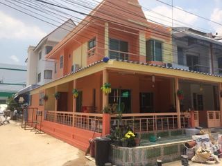 出售 4 卧室 联排别墅 在 Bang Sao Thong, Samut Prakan