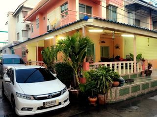 出售 4 卧室 联排别墅 在 Bang Sao Thong, Samut Prakan
