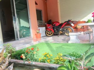 出售 4 卧室 联排别墅 在 Bang Sao Thong, Samut Prakan