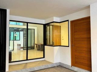 Casa adosada en venta de 3 habitaciones en Lat Phrao, Bangkok