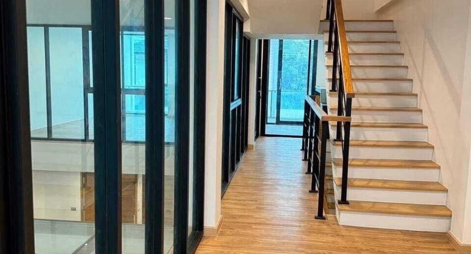 Casa adosada en venta de 3 habitaciones en Lat Phrao, Bangkok