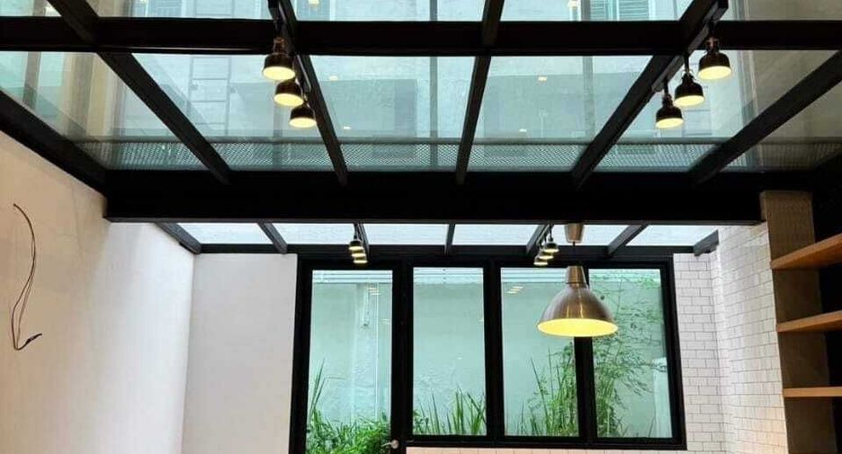 Casa adosada en venta de 3 habitaciones en Lat Phrao, Bangkok