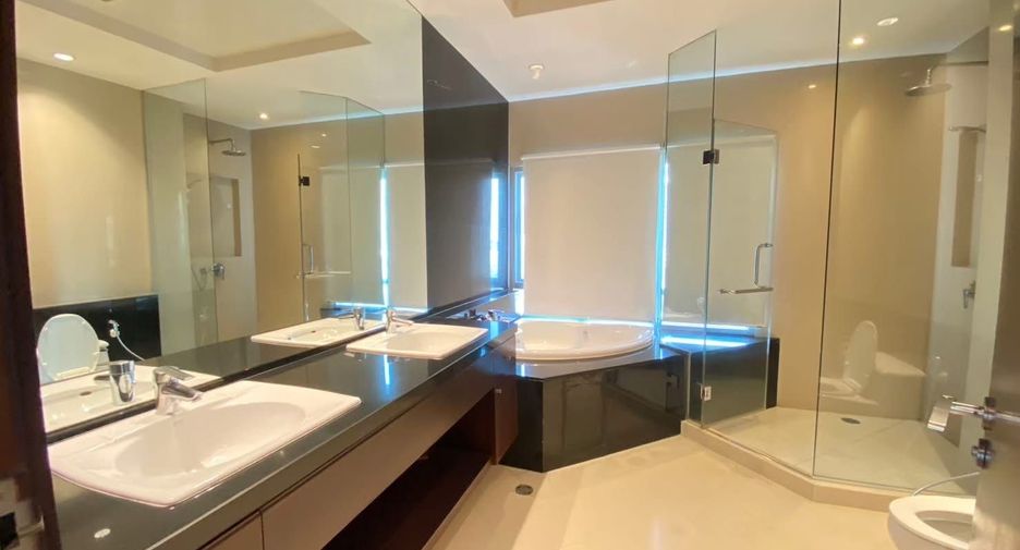 À louer 3 chambres condo à Pathum Wan, Bangkok