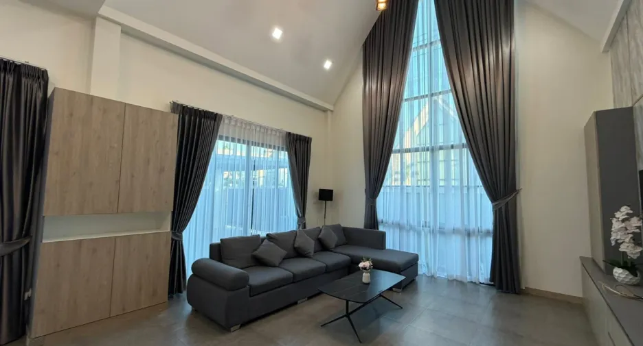 Villa en alquiler de 3 habitaciones en Bang Lamung, Chonburi