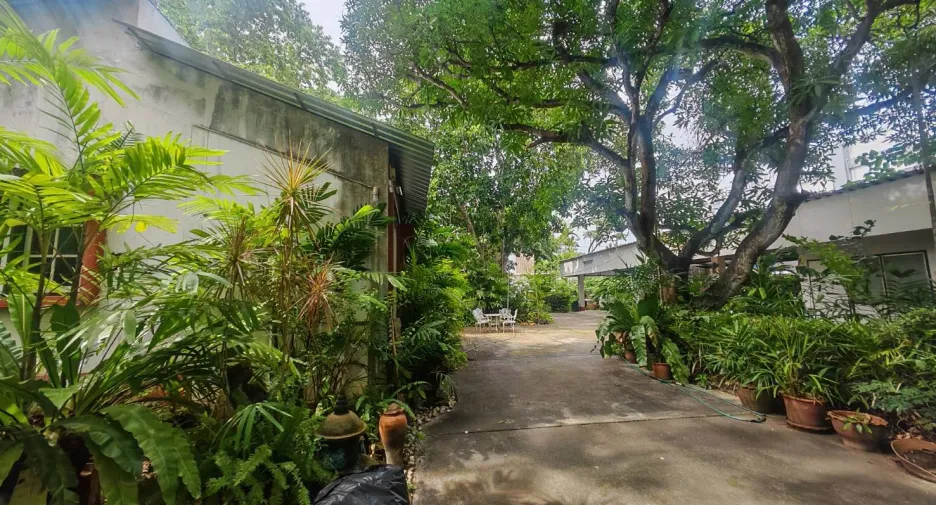 For sale 4 bedrooms house in Mueang Chiang Mai, Chiang Mai