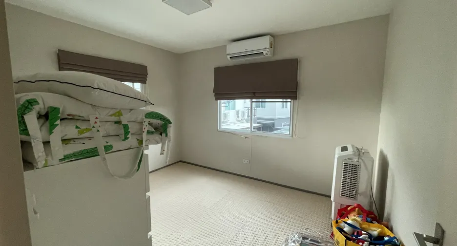Casa en venta de 4 habitaciones en Bang Kruai, Nonthaburi