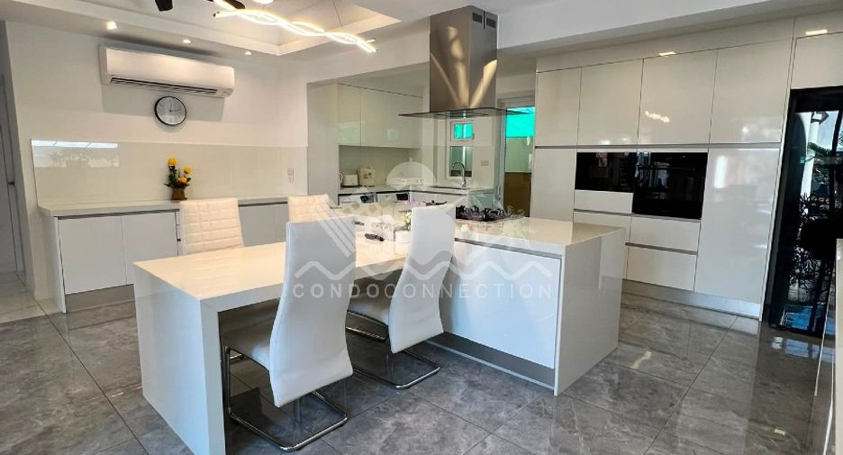 Haus zum Kauf mit 4 Zimmer in Bang Lamung, Chonburi