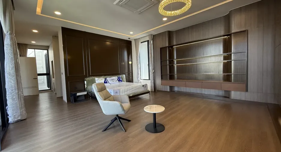 Casa en venta y en alquiler de 5 habitaciones en Saphan Sung, Bangkok