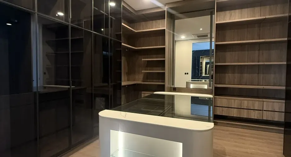 Casa en venta y en alquiler de 5 habitaciones en Saphan Sung, Bangkok