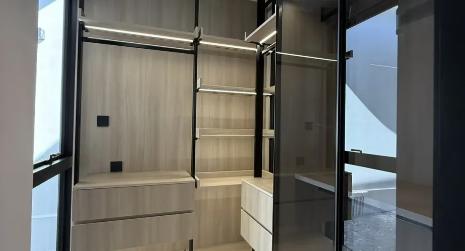 Casa en venta y en alquiler de 5 habitaciones en Saphan Sung, Bangkok