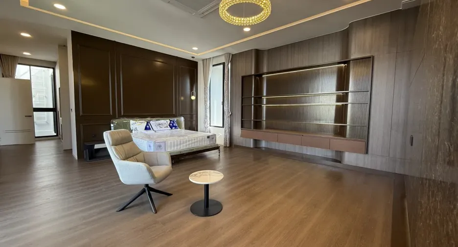 Casa en venta y en alquiler de 5 habitaciones en Saphan Sung, Bangkok