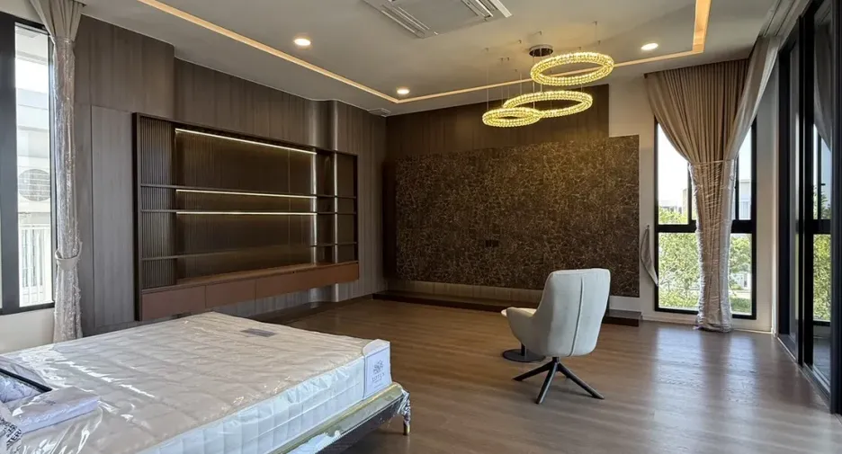 Casa en venta y en alquiler de 5 habitaciones en Saphan Sung, Bangkok