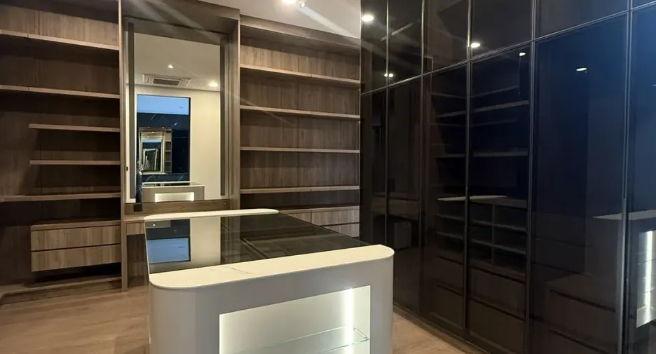 Casa en venta y en alquiler de 5 habitaciones en Saphan Sung, Bangkok