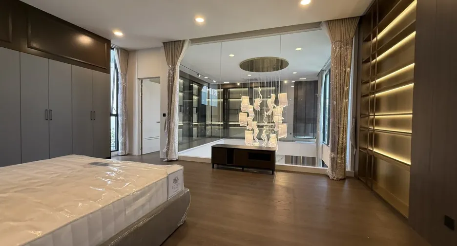 Casa en venta y en alquiler de 5 habitaciones en Saphan Sung, Bangkok