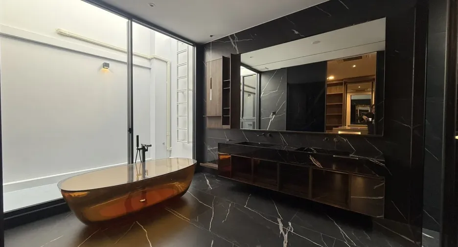 Casa en venta y en alquiler de 5 habitaciones en Saphan Sung, Bangkok