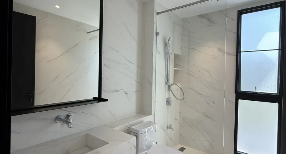 Casa en venta y en alquiler de 5 habitaciones en Saphan Sung, Bangkok