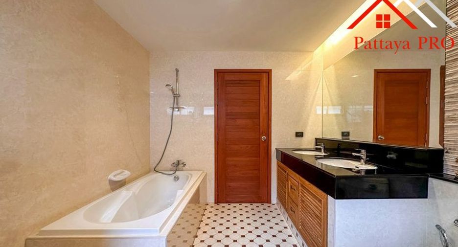 For sale 3 bedrooms house in Huay Yai, Pattaya