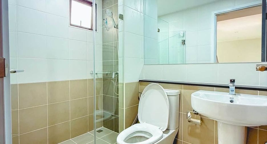 For rent 4 bedrooms house in Saraphi, Chiang Mai