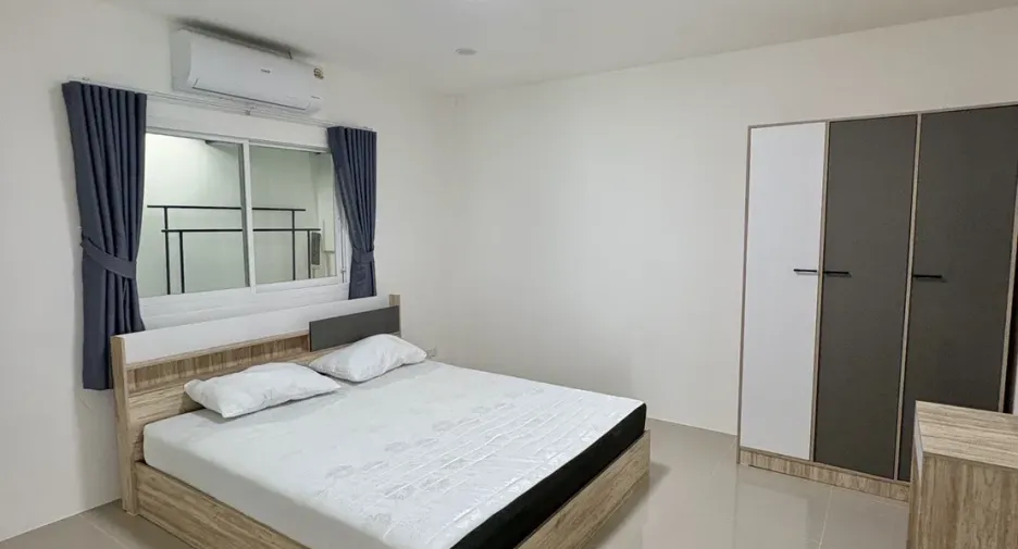 Casa en venta y en alquiler de 3 habitaciones en Prawet, Bangkok