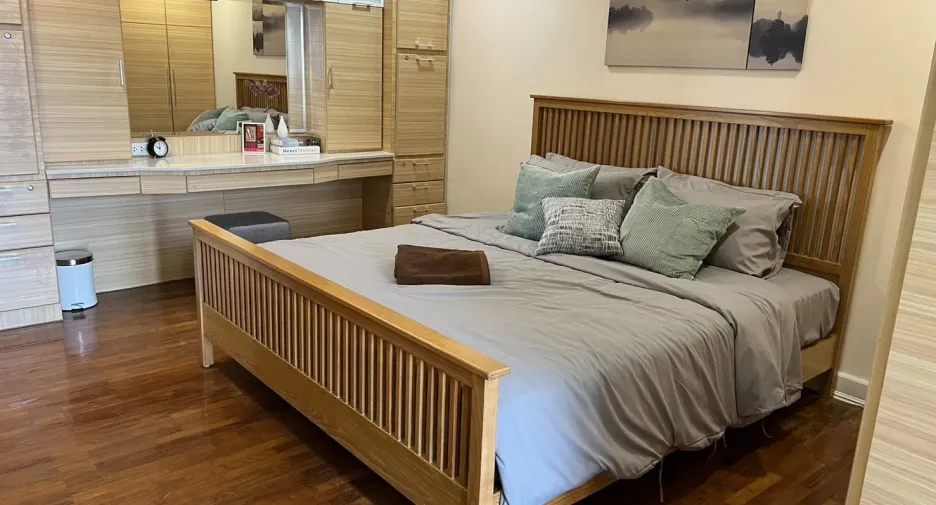 For rent 2 bedrooms condo in Sathon, Bangkok