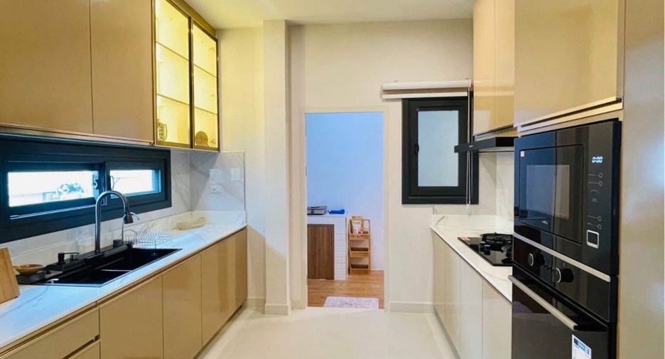 For sale and for rent 4 bedrooms villa in Mueang Phuket, Phuket