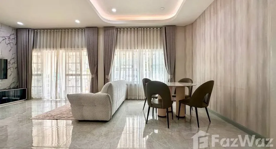 Casa en alquiler de 3 habitaciones en Bang Lamung, Chonburi