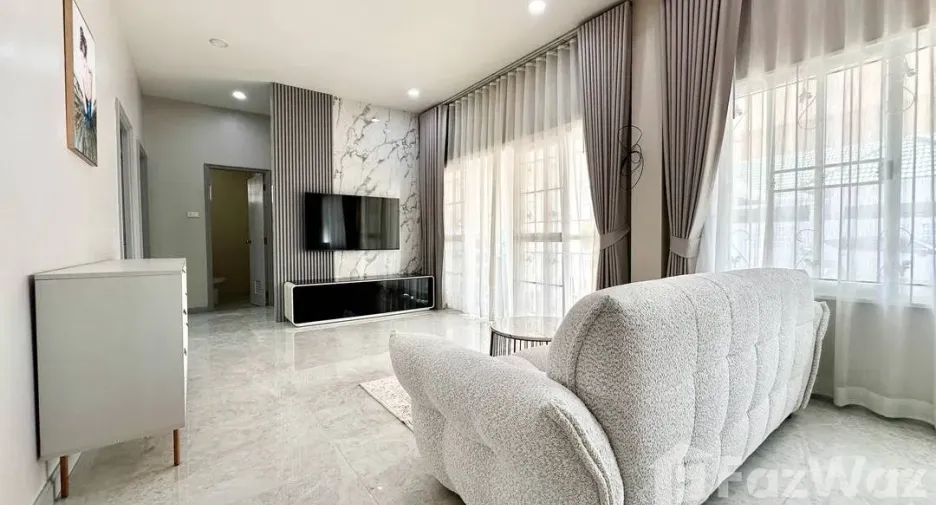 Casa en alquiler de 3 habitaciones en Bang Lamung, Chonburi
