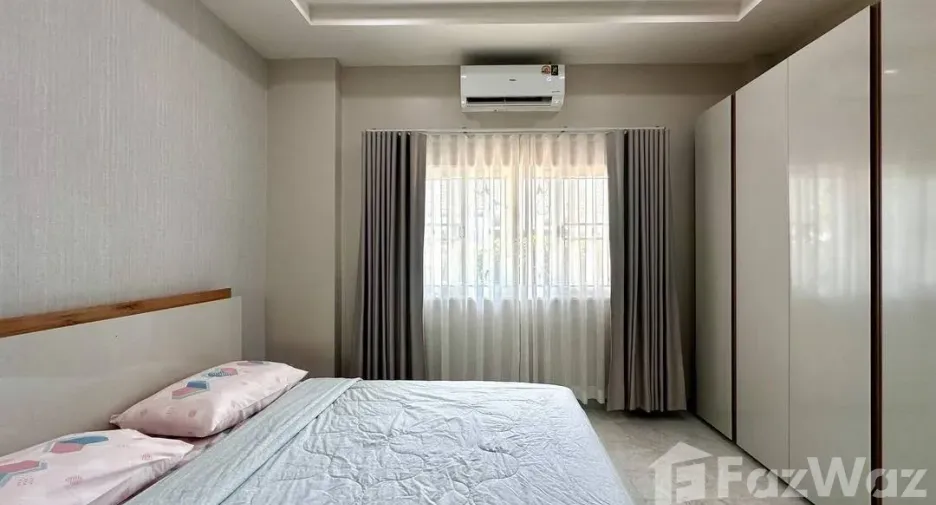 Casa en alquiler de 3 habitaciones en Bang Lamung, Chonburi